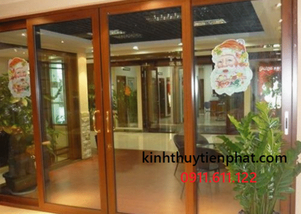 Những thông tin cần biết về cửa kính cường lực khung gỗ tại phường Vĩnh Hội, quận 4