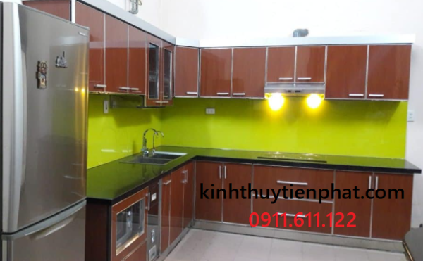 Tiến Phát - Đơn vị lắp kính ốp bếp tại quận 3