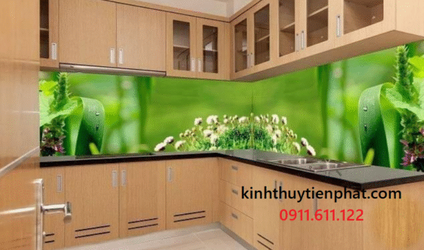 Ý nghĩa phong thuỷ của kính ốp bếp tại Hà Nội