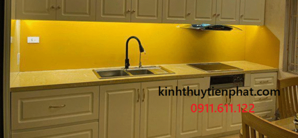 Kính màu ốp bếp: Tạo điểm nhấn ấn tượng cho không gian bếp tại phường 4, quận 6 Kính màu ốp bếp: Tạo điểm nhấn ấn tượng cho không gian bếp tại phường 4, quận 6