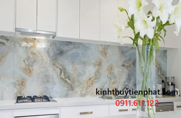 Tiến Phát - Đơn vị lắp đặt kính màu ốp bếp tại phường 4, quận 4