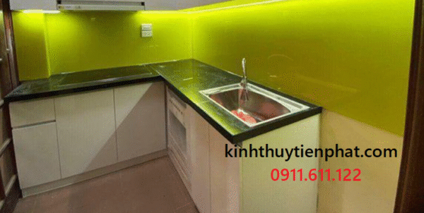 Ưu và nhược điểm của kính màu ốp bếp trong thiết kế nội thất tại phường 5, quận 6 Ưu và nhược điểm của kính màu ốp bếp trong thiết kế nội thất tại phường 5, quận 6