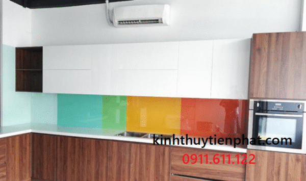 Ứng dụng của kính màu ốp bếp trong không gian bếp hiện đại tại phường 2, quận 5 Ứng dụng của kính màu ốp bếp trong không gian bếp hiện đại tại phường 2, quận 5