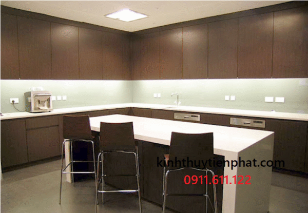 Tiến Phát - Đơn vị lắp đặt kính màu ốp bếp tại phường 11, quận 5 Tiến Phát - Đơn vị lắp đặt kính màu ốp bếp tại phường 11, quận 5