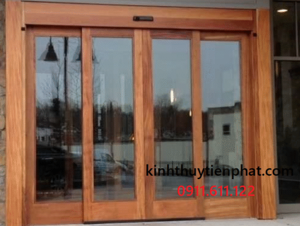 Đặc điểm nổi bật của cửa kính cường lực khung gỗ tại quận 9, tphcm Đặc điểm nổi bật của cửa kính cường lực khung gỗ tại quận 9, tphcm