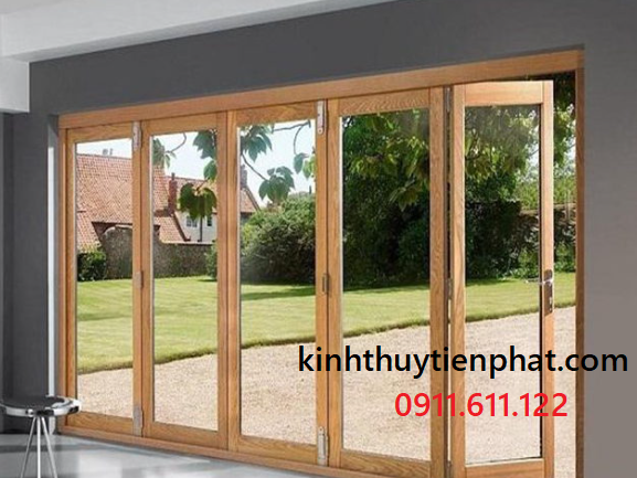 Những mẫu cửa kính cường lực khung gỗ đẹp tại quận Bình Tân, tphcm