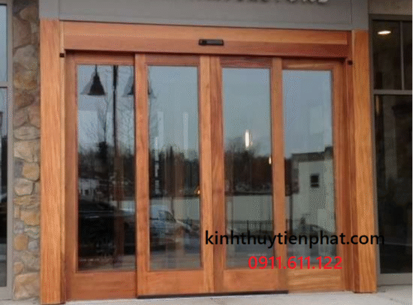 Điểm nhấn chất lượng của cửa kính cường lực khung gỗ tại quận 5, tphcm Điểm nhấn chất lượng của cửa kính cường lực khung gỗ tại quận 5, tphcm