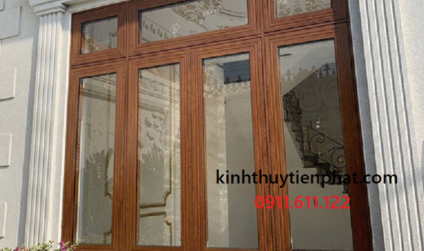 Tổng quan chi tiết về cửa kính cường lực khung gỗ tại Quảng Bình