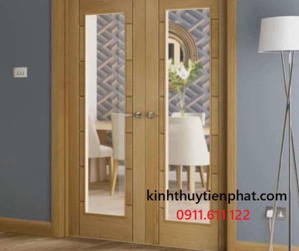 Tiến Phát - Đơn vị lắp đặt cửa kính cường lực khung gỗ tại Quảng Nam