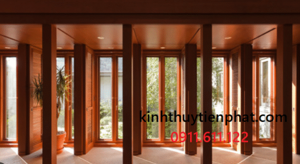 Những mẫu cửa kính cường lực khung gỗ đẹp tại phường Cầu Ông Lãnh, quận 1