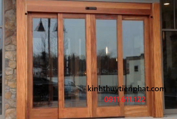 Tiến Phát - Đơn vị lắp đặt cửa kính cường lực khung gỗ tại Hà Nội Tiến Phát - Đơn vị lắp đặt cửa kính cường lực khung gỗ tại Hà Nội