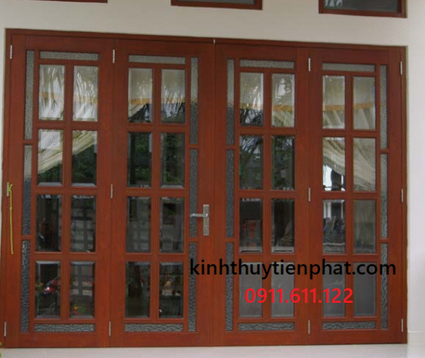 Điểm nhấn chất lượng của cửa kính cường lực khung gỗ tại phường Khánh Hội, quận 4