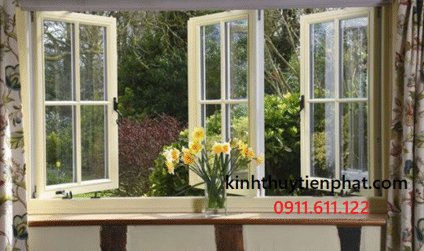 Tiến Phát - Đơn vị lắp đặt cửa kính cường lực khung gỗ tại Thái Bình