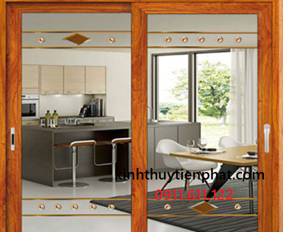Tiến Phát - Đơn vị lắp đặt cửa kính cường lực khung gỗ tại phường Khánh Hội, quận 4