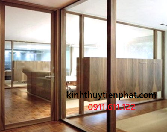 Tiến Phát - Đơn vị cung cấp, lắp đặt vách kính cường lực khung gỗ tại quận 4, tphcm Tiến Phát - Đơn vị cung cấp, lắp đặt vách kính cường lực khung gỗ tại quận 4, tphcm