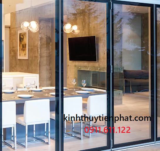 Tiến Phát - Đơn vị lắp đặt vách kính cường lực khung gỗ tại quận Bình Chánh, tphcm