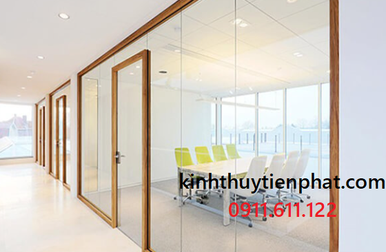 Tiến Phát - Đơn vị lắp đặt vách kính cường lực khung gỗ tại quận Bình Thạnh, tphcm