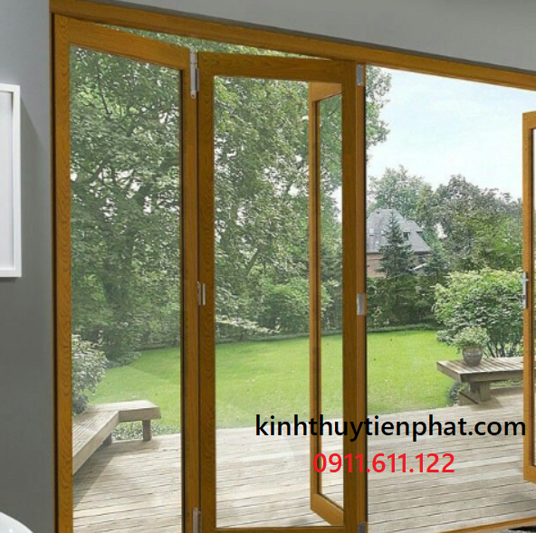 Tiến Phát - Đơn vị lắp đặt vách kính cường lực khung gỗ tại Nhà Bè