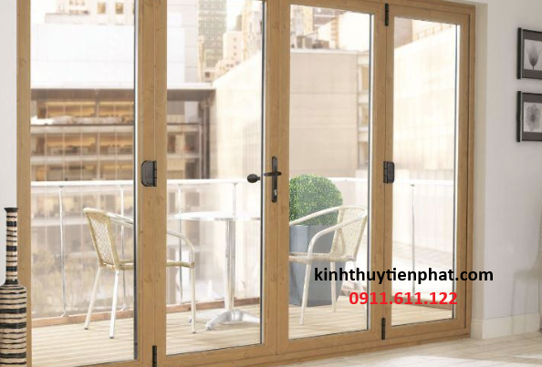 Cách vệ sinh vách kính cường lực khung gỗ đúng cách tại Ninh Thuận