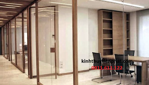 Tiến Phát - Địa chỉ lắp đặt vách kính cường lực khung gỗ tại Cao Bằng
