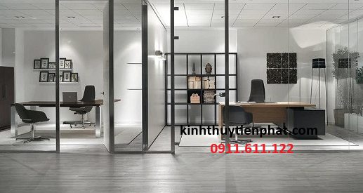 Tiến Phát - Thợ chuyên lắp đặt vách kính cường lực khung gỗ tại Lào Cai