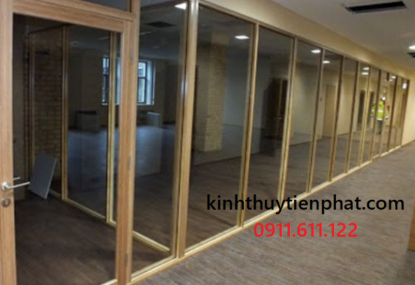 Tiến Phát – Đơn vị lắp đặt vách kính cường lực khung gỗ tại Nghệ An Tiến Phát – Đơn vị lắp đặt vách kính cường lực khung gỗ tại Nghệ An