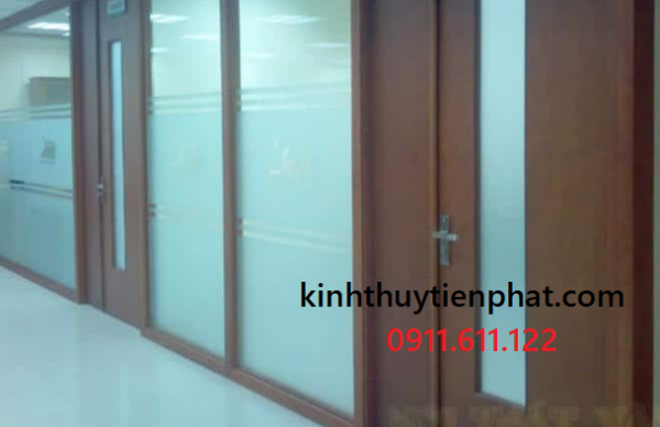 Vách kính cường lực khung gỗ là gì? Vách kính cường lực khung gỗ là gì?