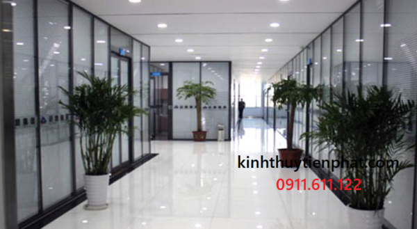 Tiêu chí đánh giá vách kính cường lực khung gỗ cao cấp chính hãng tại Đắk Nông