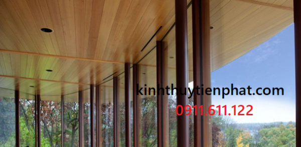 Quy trình lắp đặt vách kính cường lực khung gỗ chuẩn kỹ thuật tại Quảng Ngãi