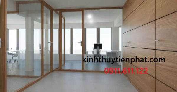 Tiến Phát – Đơn vị lắp đặt vách kính cường lực khung gỗ tại Quảng Bình