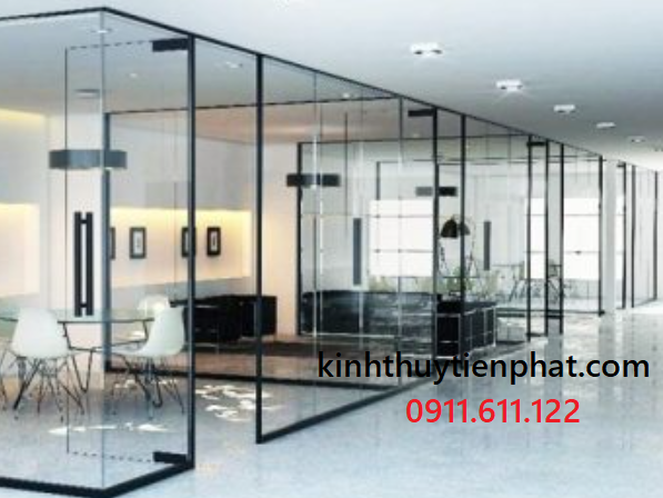 Tiến Phát - Đơn vị lắp đặt vách kính cường lực khung gỗ tại Quảng Ngãi