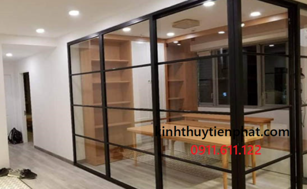 Lắp đặt vách kính cường lực khung gỗ có gây nhiều bụi và tiếng ồn không tại Huế?