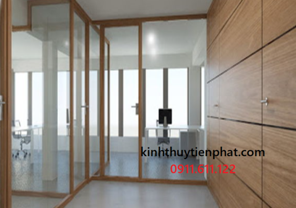 Tiến Phát - Đơn vị lắp đặt vách kính cường lực khung gỗ tại Thanh Hoá